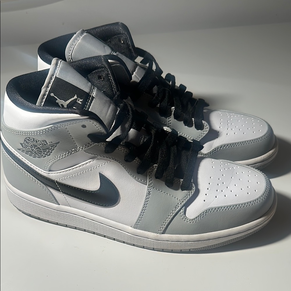 Jordan Men's Grey and White Sneakers